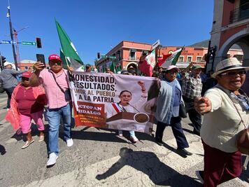  Se reúnen más de 10 mil hidalguenses de los 84 municipios en plaza Juárez 