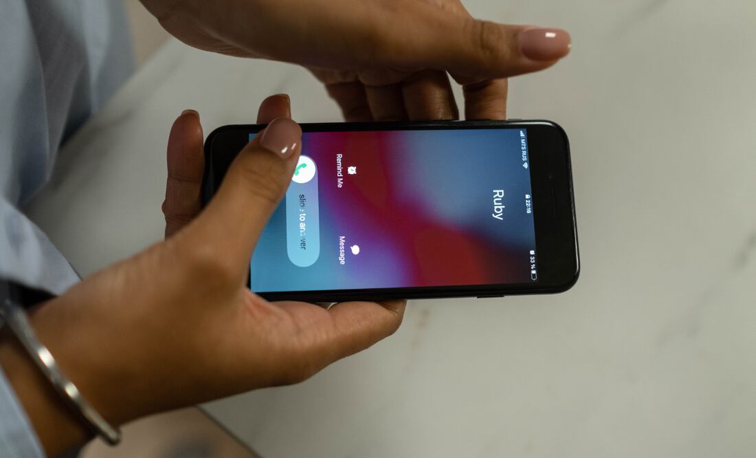 Si quieres saber de quién es el número del que te están marcando sin regresar la llamada, aquí te decimos cómo | Foto: Pexels
