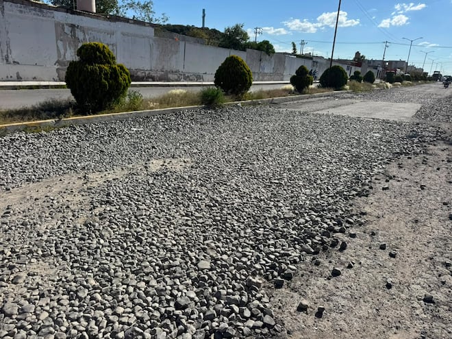 Persisten accidentes viales por circulación en sentido contrario por calles en mal estado en Haciendas de Tizayuca