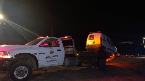 Camioneta se impacta contra puente, en Tulancingo