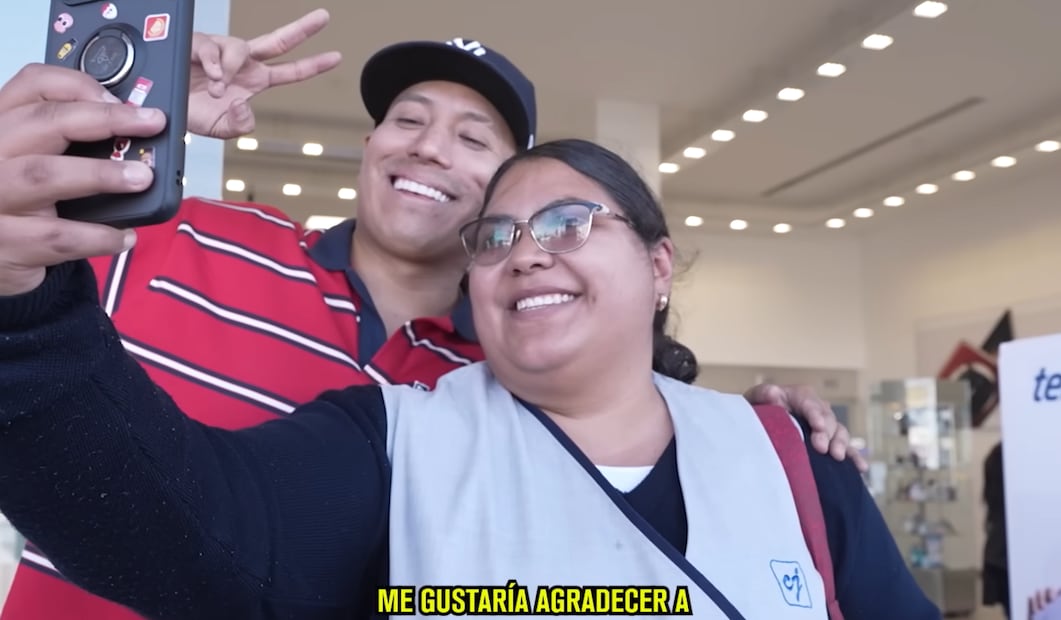 Yulay regaló otro celular a una maestra hidalguense I Foto: Toma de video