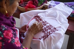Artesanos indígenas de Hidalgo llevarán su talento al Mundial con concurso de diseño textil