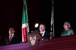“¡Viva la transformación!”: Menchaca encabeza Grito de Independencia en Pachuca
