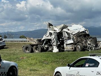 Choque frontal de tráileres paraliza la carretera México–Tuxpan en Tulancingo