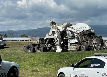 Choque frontal de tráileres paraliza la carretera México–Tuxpan en Tulancingo