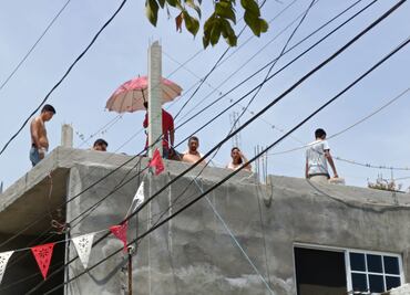 Hombre pierde la vida tras sufrir una descarga eléctrica en azotea, en Huejutla