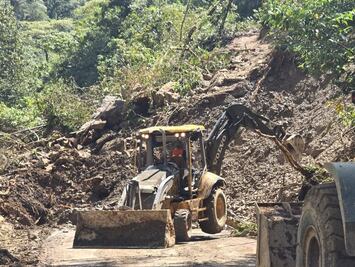 Lluvia del domingo volvió a afectar los caminos de la Sierra Otomí-Tepehua: PC