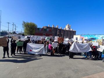 Estudiantes de ESA-UAEH bloquean carretera en apoyo al IDA