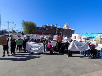 Estudiantes de ESA-UAEH bloquean carretera en apoyo al IDA