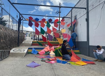 Se apaga el color en Pachuquilla; retiran los papalotes del paso peatonal