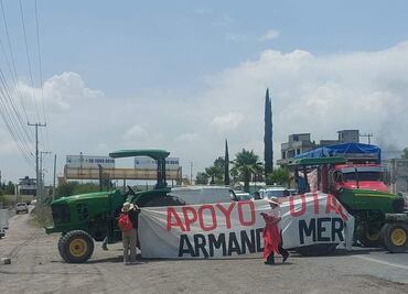 Bloquean carretera federal a la altura de El Arenal