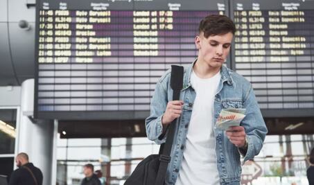 Para aplicar en los aeropuertos; 7 consejos de expertos para calmar la ansiedad y el miedo ante un vuelo en avión 