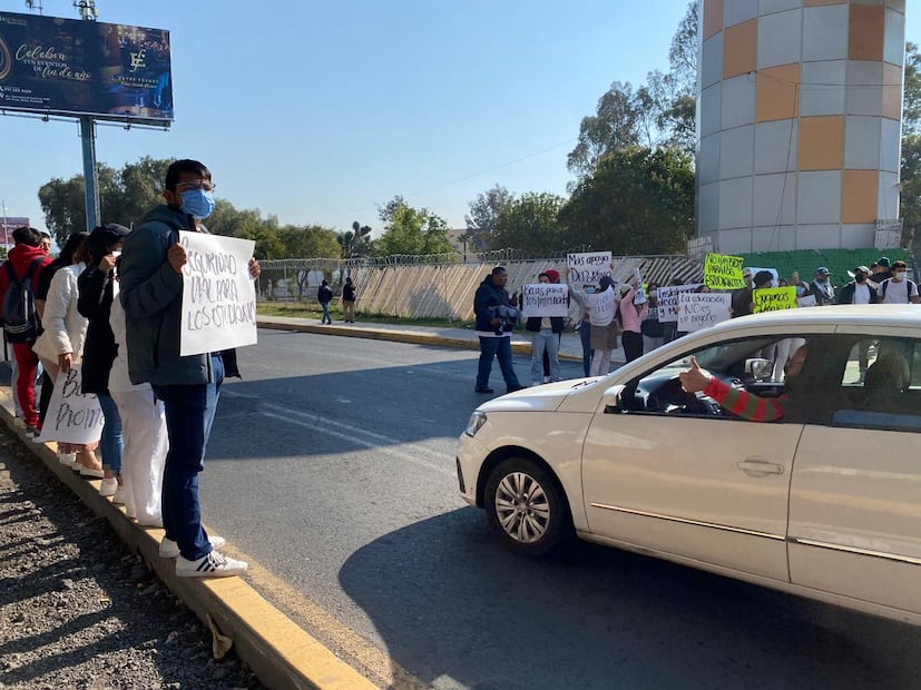 Estudiantes de la UPP bloquean acceso en protesta por condiciones precarias | Foto: Luis Soriano