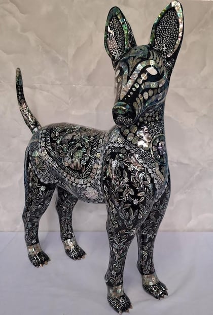 Mario Gerardo Jahuey, originario de El Nith, Ixmiquilpan, fue uno de los artesanos que participaron en la Feria Xcaret de Arte Popular Mexicano, donde se exhibieron piezas únicas.  I Foto: Especial