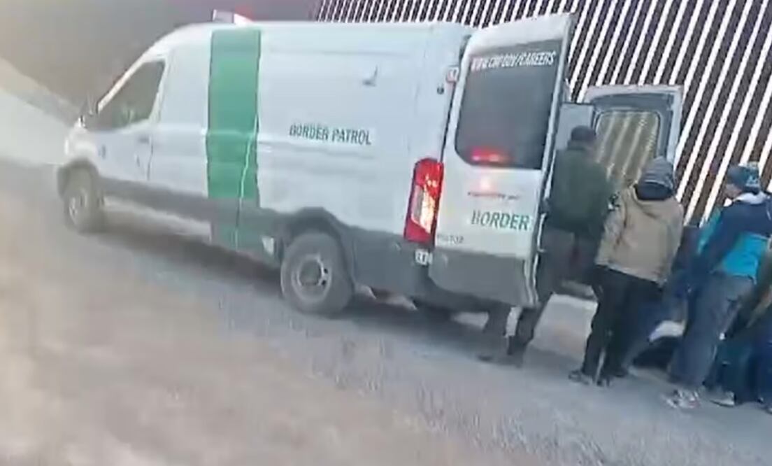 Los agentes norteamericanos detectan alos migrantes, llegan en camionetas y los arrestan. Foto: Pedro Villa y Caña / EL UNIVERSAL