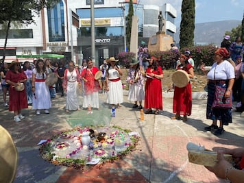 Mujeres realizan rituales, bazar y actividades culturales previo a la marcha del 8M en Pachuca