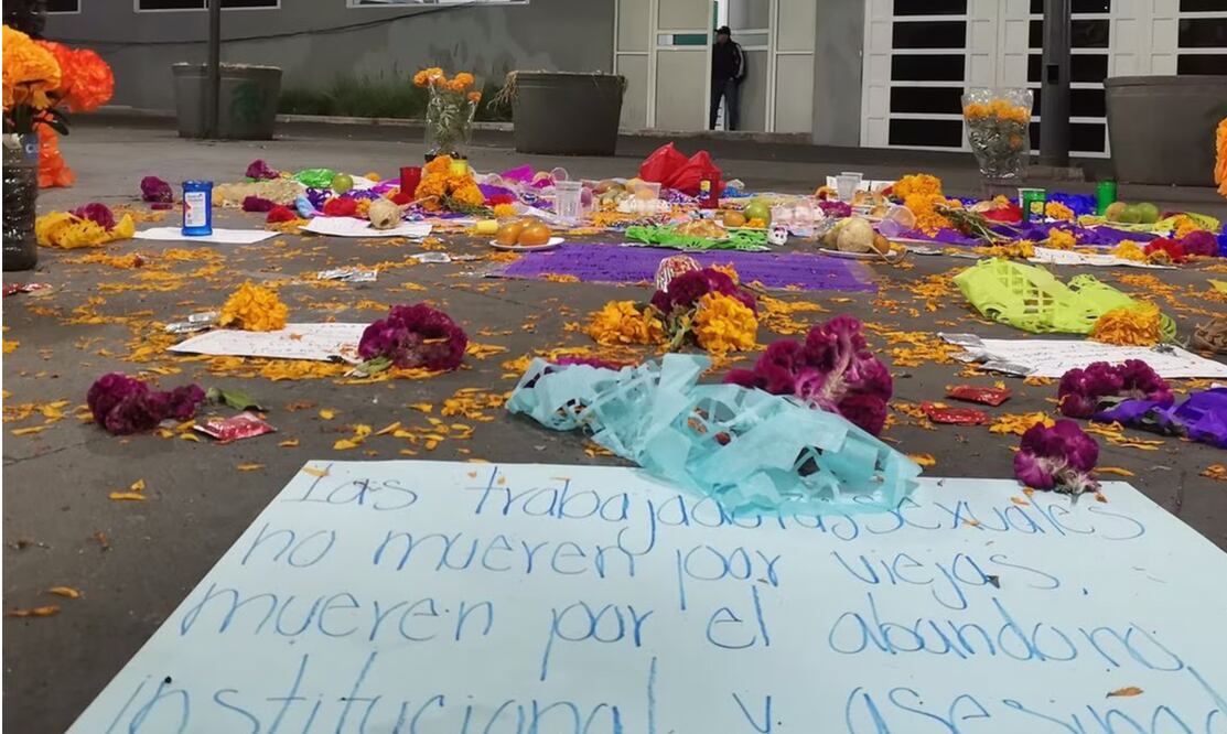 Ofrenda en honor a las trabajadoras sexuales fallecidas | Foto: El Universal