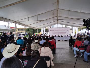 Balconean a alcaldes hidalguenses en público