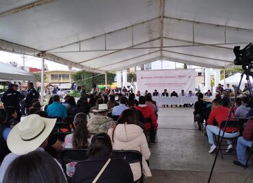 Balconean a alcaldes hidalguenses en público
