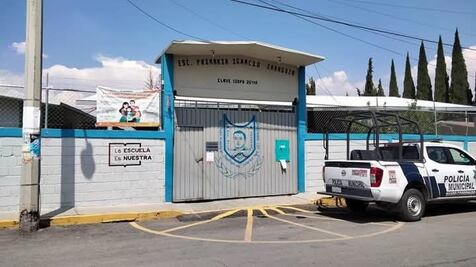 Maestra es encontrada herida en los baños de una primaria en Zapotlán