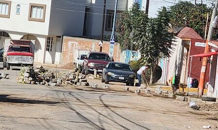 Habitantes se manifiestan por obras inconclusas en Pachuca