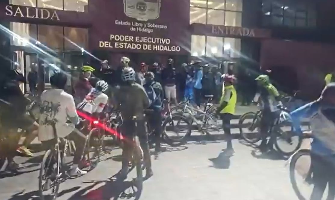 En las puertas de Palacio de Gobierno, los inconformes expusieron que es necesario contar con una cultura vial acorde con las necesidades de peatones y ciclistas I Foto: Especial