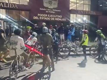 Ciclistas realizan rodada y se manifiestan en Pachuca tras fallecimiento de Froylán, repartidor que fue atropellado