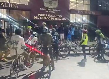 Ciclistas realizan rodada y se manifiestan en Pachuca tras fallecimiento de Froylán, repartidor que fue atropellado