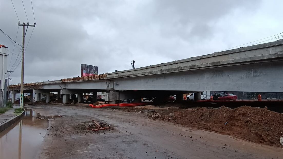 Desisten autoridades de cerrar vialidades por construcción de puente en crucero Acatlán | Foto: Grisel Lira