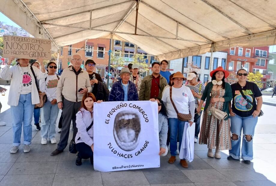 Pese a que no atendieron todos los puntos de su pliego petitorio, emprendedores de bazares acordaron con la Secretaría de Desarrollo Económico de Pachuca cumplir con las disposiciones que les marcan para abrir RevoPark y ser supervisados por diferentes dependencias. I Foto: Luis Soriano