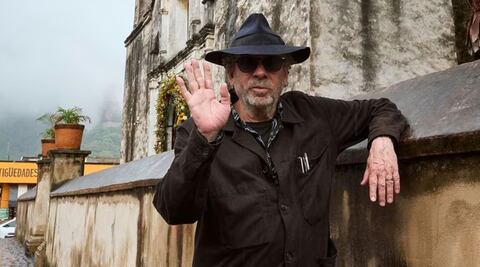 ¡Tim Burton ya está en México!, el cineasta fue captado de paseo por Tepoztlán 