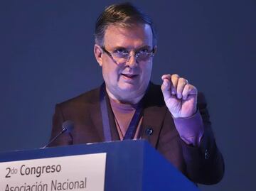 Platicar con Xóchitl sería una incongruencia vital, asegura  Ebrard