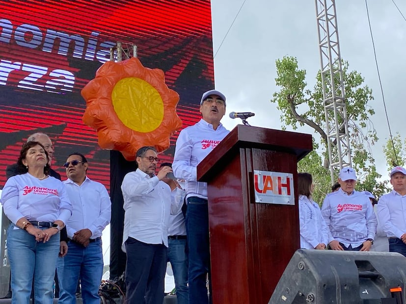La marcha por la autonomía de la UAEH colapsó durante varias horas el Centro de Pachuca | Foto: Luis Soriano