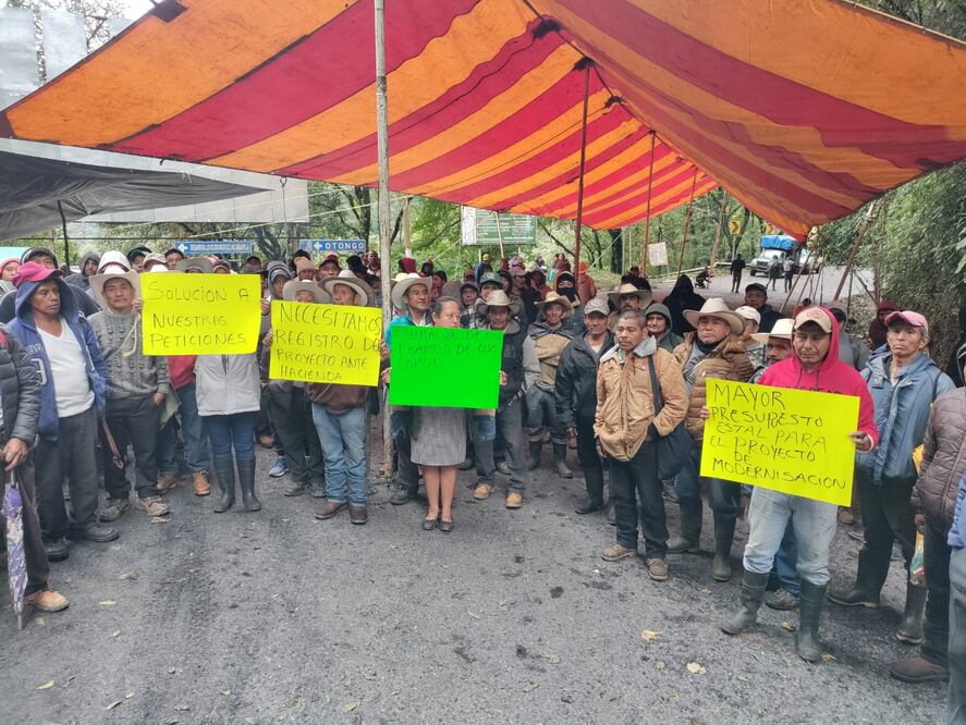 3 días lleva bloqueada la carretera México – Tampico | Foto: Especial