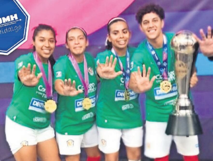 Las jugadoras de Mineras
CEUMH de la selección mexicana femenil se coronaron
campeonas de la Copa del
Mundo de Futbol 7 Foto: Especial