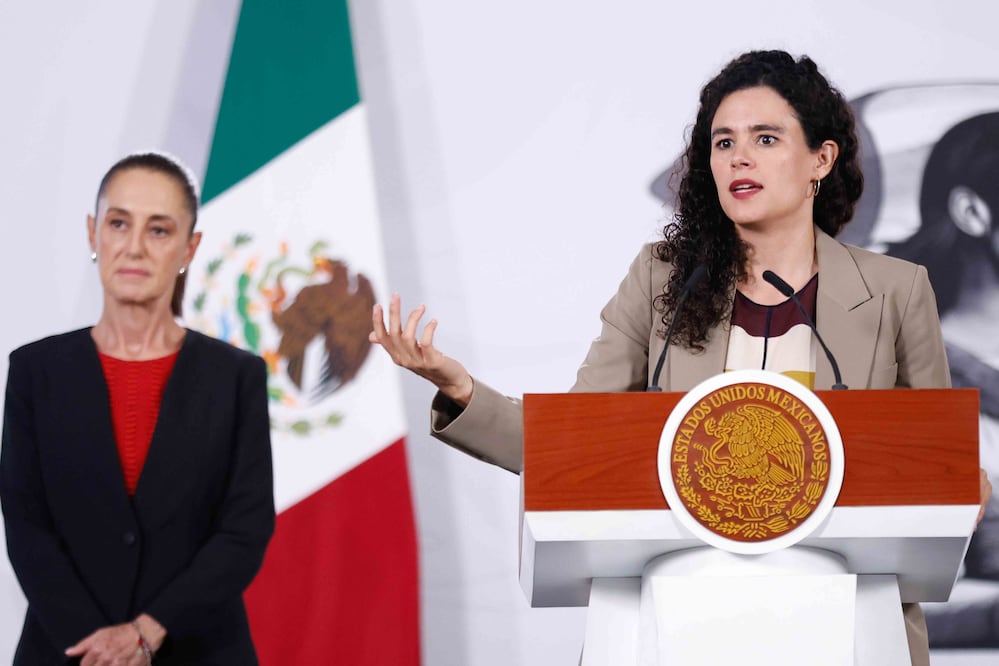 La consejera jurídica de la Presidencia, Luisa María Alcalde, presentó una iniciativa que enviarán hoy al Congreso de la Unión, que propone reformar la Ley General de Instituciones y Procedimientos Electorales, para crear una comisión en el Instituto Nacional Electoral (INE). Foto: Agencia EL UNIVERSAL/Diego Simón Sánchez/ARMM