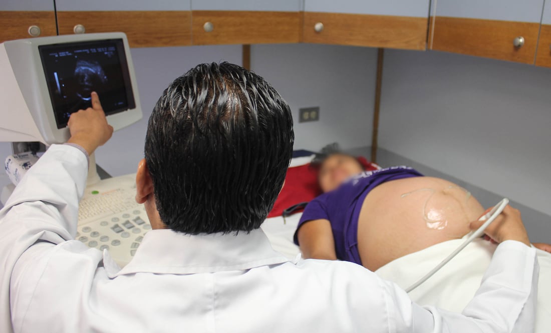 La Secretaría de Salud realiza los estudios de laboratorio para obtener el tamiz neonatal | Foto: Especial
