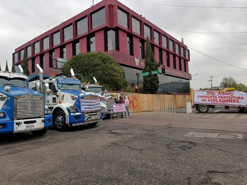 Se cumplen cinco horas de bloqueos; aún sin acercamiento de manifestantes | Foto: Lourdes Naranjo