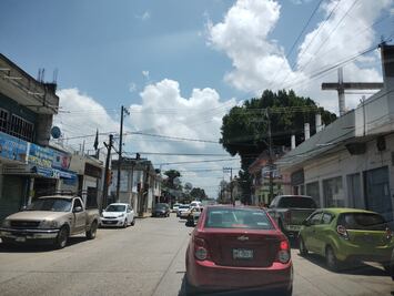 Automovilistas piden se reparen semáforos de avenida Corona del Rosal