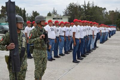 Entregan Cartillas Liberadas del Servicio Militar en la 18 Zona de Pachuca