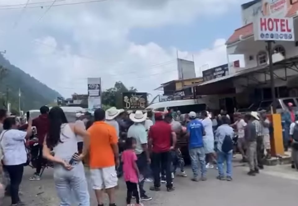 Los pobladores exigen una solución definitiva a los cortes continuos de luz I Foto: Especial