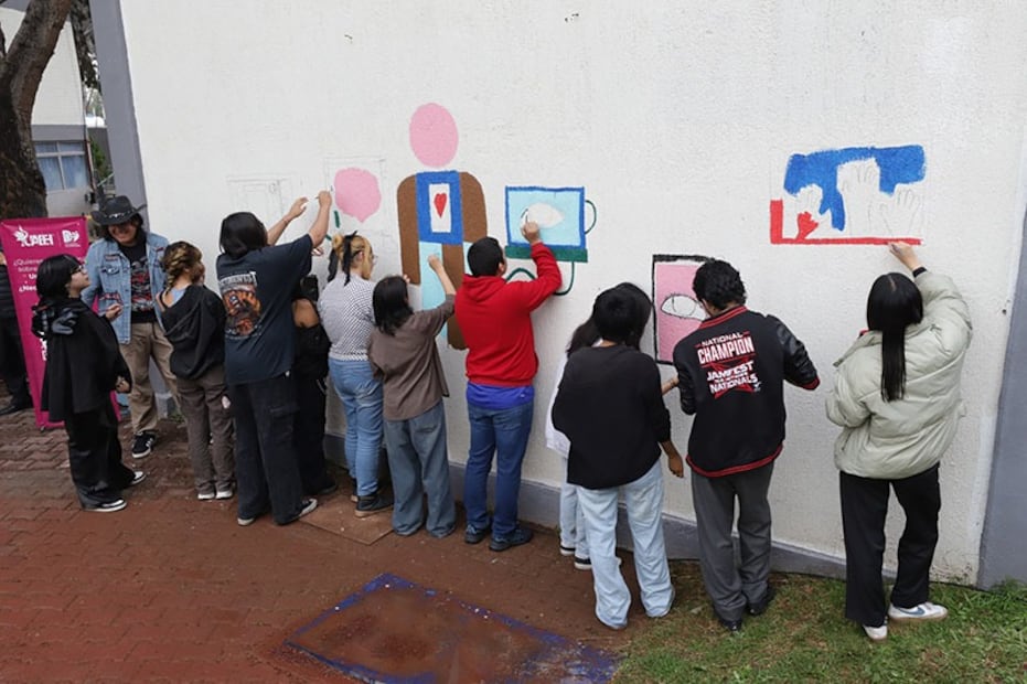 Estudiantes de la UAEH se suman a jornada nacional de murales por la paz | Foto: especial
