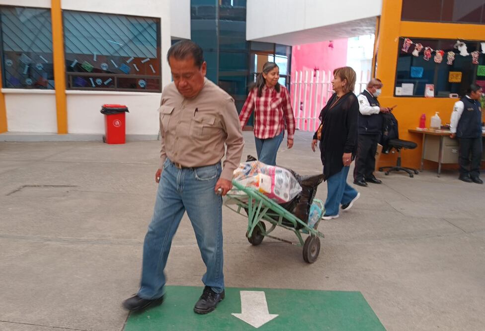 Continúan abiertos los centros de acopio del DIF Hidalgo y de la presidencia municipal | Foto: Lourdes Naranjo