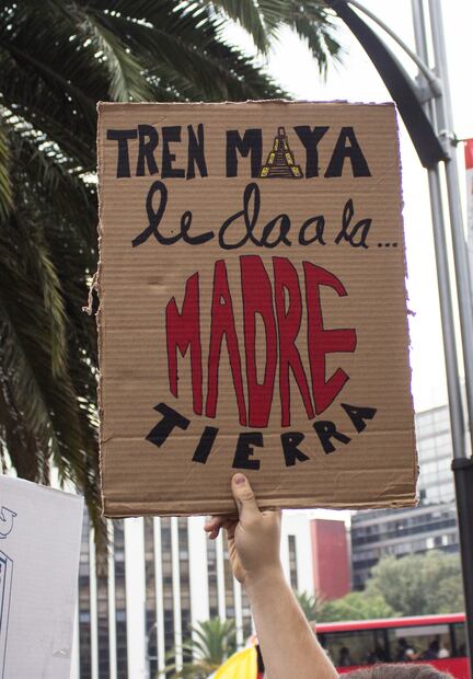 Transportistas Unidos convocan a bloqueo de autopistas nacionales por falta de pago en el Tren Maya | Foto: Wikimedia Commons