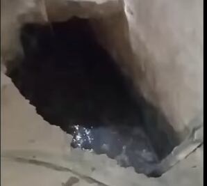 En Huejutla, socavón casi se traga a una mujer de la tercera edad dentro de su vivienda