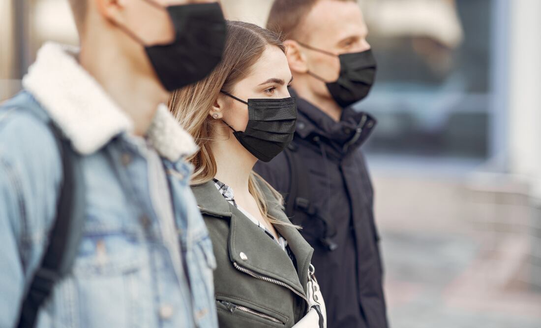 “Se han notificado brotes en lugares donde se reúnen personas, a menudo interiores abarrotados”, indicó la OMS | Imagen ilustrativa