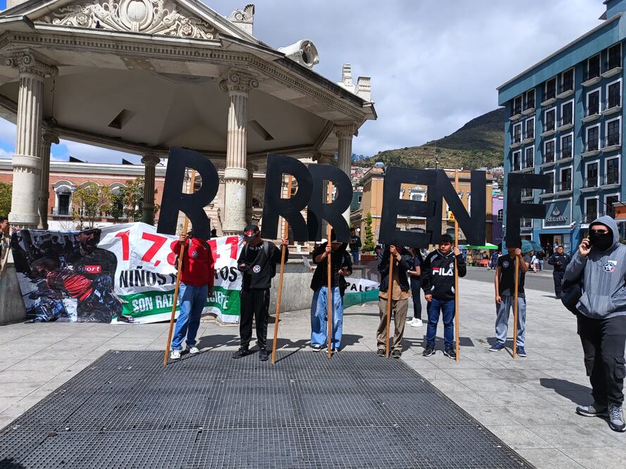 Estudiantes marchan en Pachuca en apoyo al pueblo palestino | Foto: Lourdes Naranjo