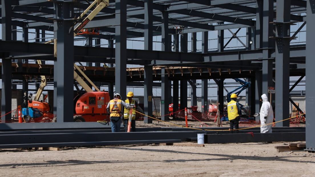 Menchaca supervisa avances en infraestructura y nuevas empresas en Parque Industrial Platah | Foto: Especial