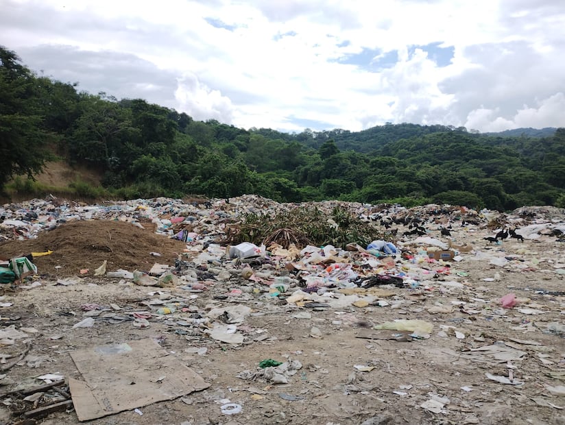 Clausura de basurero en Atlapexco desata conflicto por tiradero en zona habitacional | Foto: especial