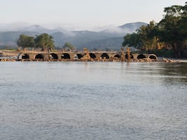 Restablecen el paso en el vado del río Calabozo en Huautla